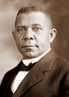 220px-Booker_T_Washington.jpg (15430 bytes)